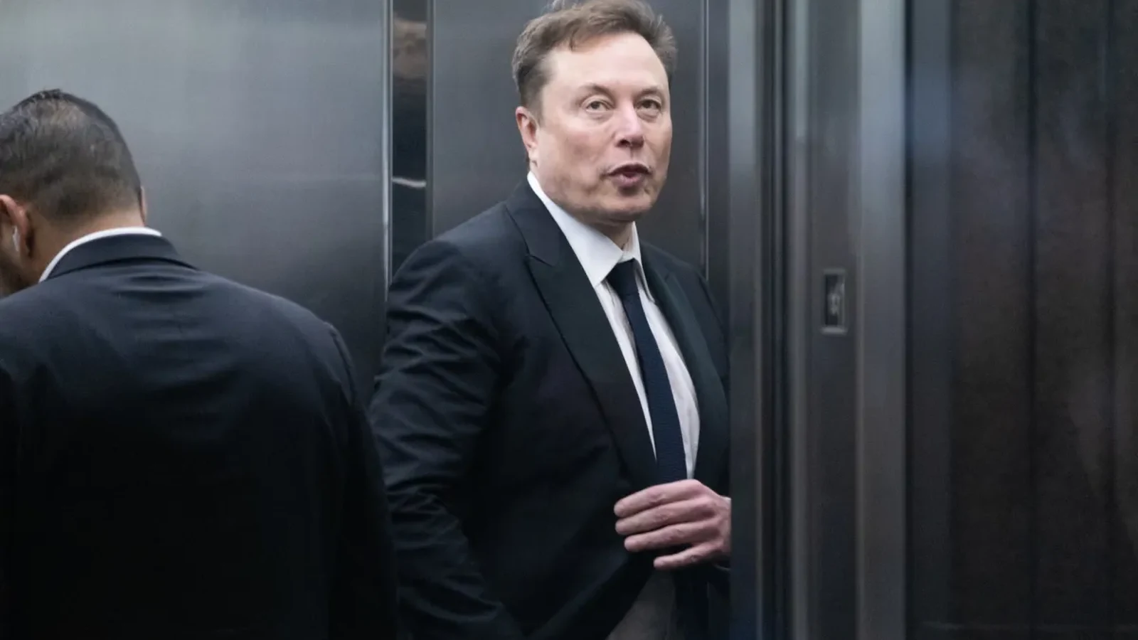 إيلون ماسك يقترح إنشاء نظام Hyperloop بين أوستن وسان أنطونيو