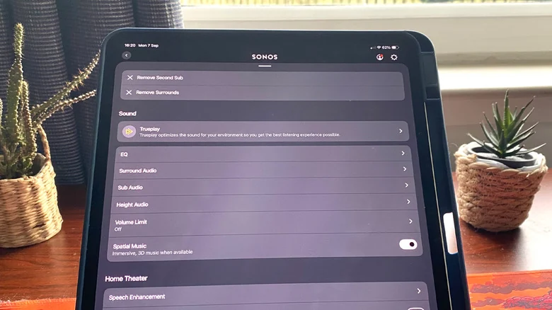 دليل إعداد سماعات Sonos: خطوات الضبط والتحسين عبر التطبيق