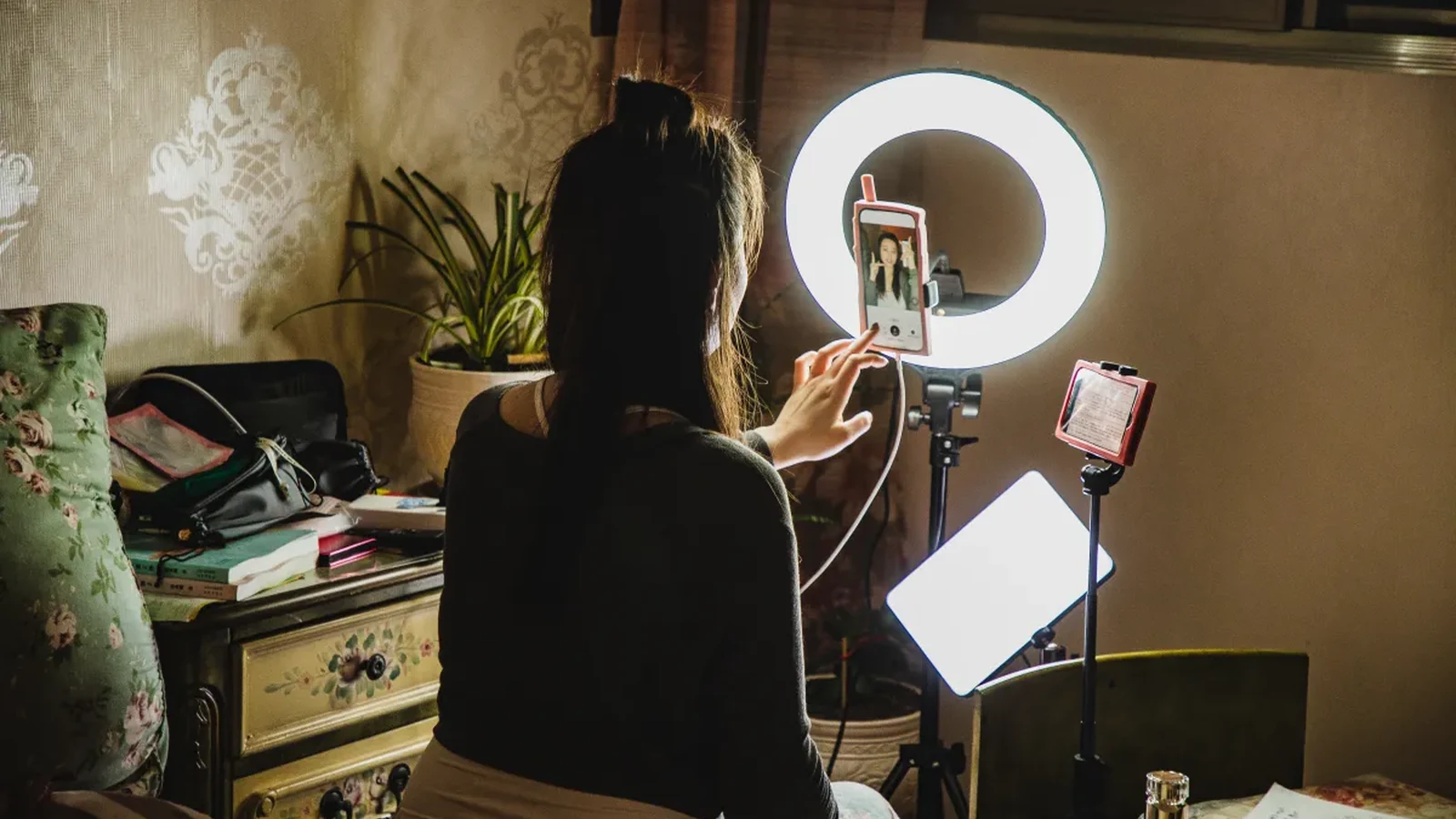 California Enacts Fines for Influencers Hiding Political Ads