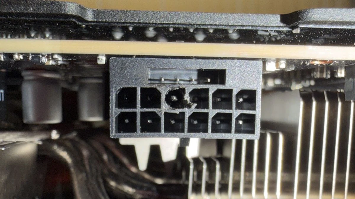 حرق موصلات بطاقة RTX 5090 في حاسوب جاهز من Digital Storm