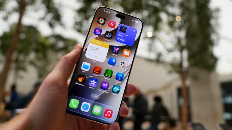 أبل تعترف بخلل شبكة في آيفون 18 برو ماكس لدى مستخدمي AT&T