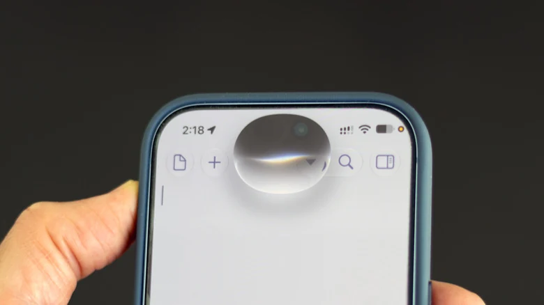 Closeup of the Siri icon listening for the user's response on iPhone.