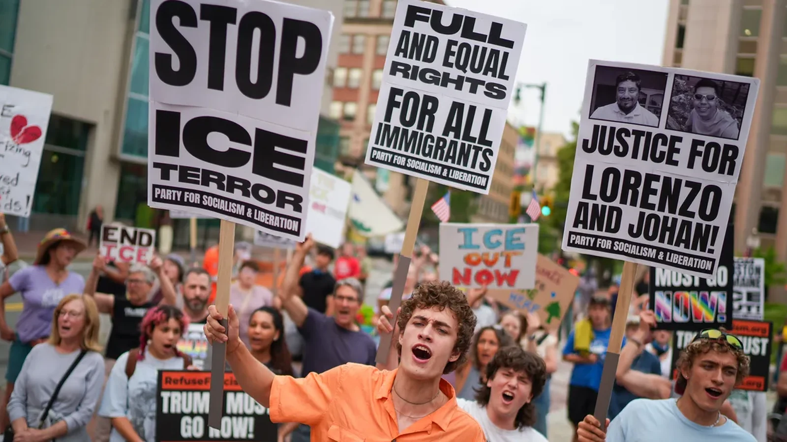وثائق محكمة: ICE يخزّن صور المتظاهرين في قاعدة بيانات Palantir